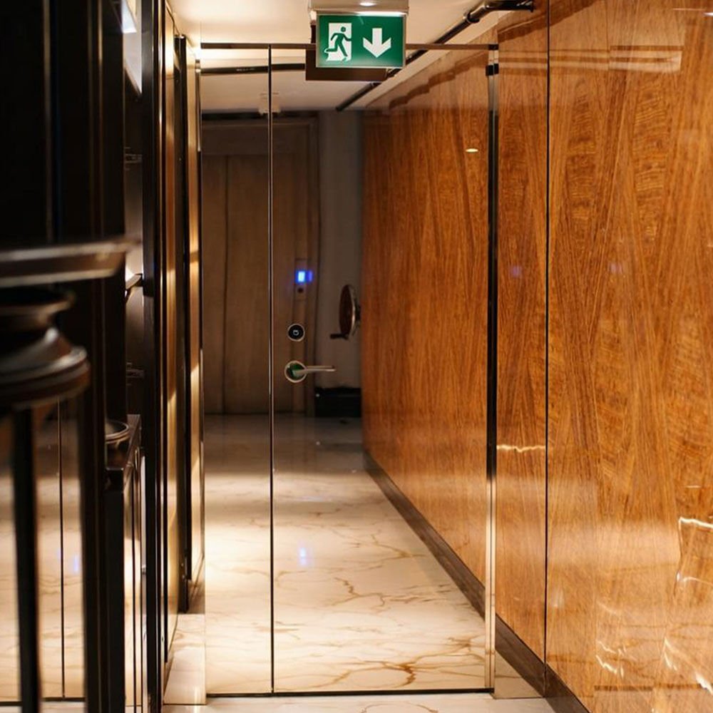 EI90 Yangına Dayanıklı 1,5 Kanat Aynalı Camlı Kapı