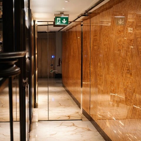 EI90 Yangına Dayanıklı 1,5 Kanat Aynalı Camlı Kapı