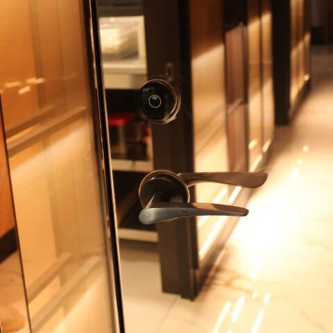 EI90 Yangına Dayanıklı 1,5 Kanat Aynalı Camlı Kapı